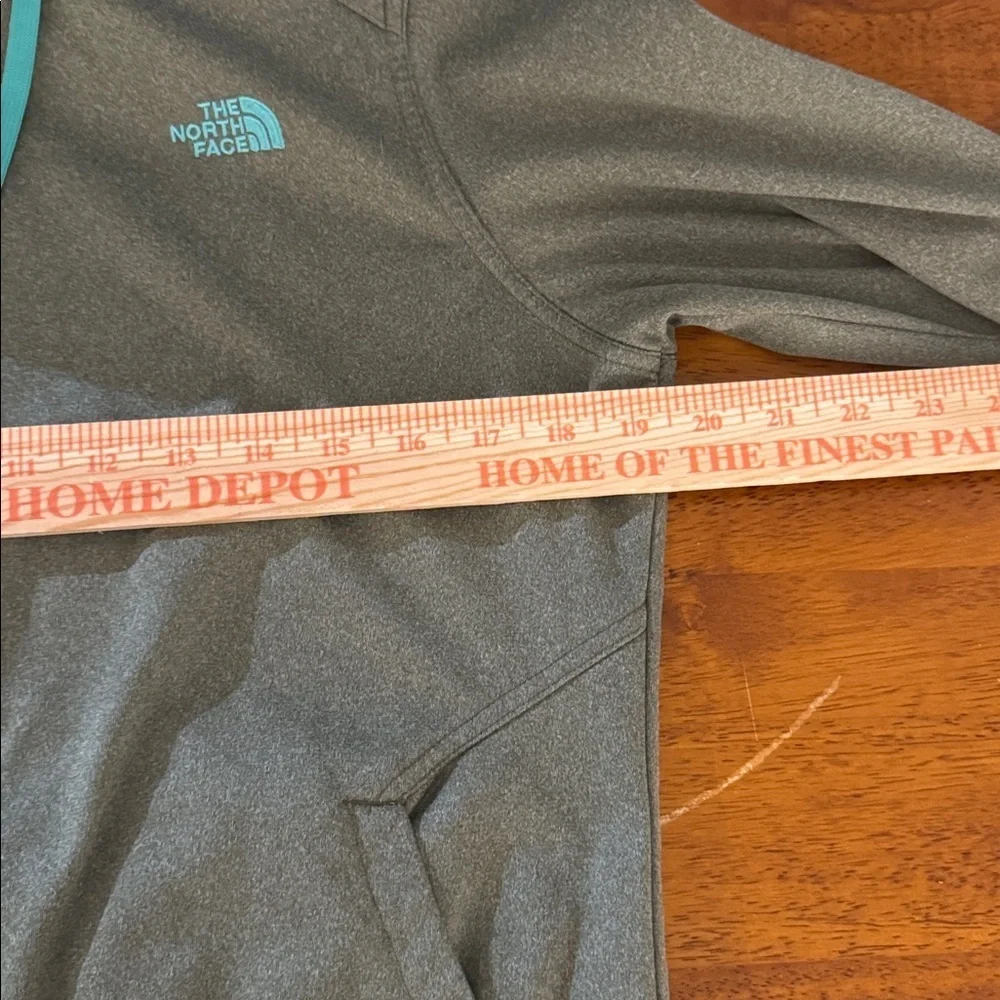 The North Face Mezzaluna fleece Hoodie size Large